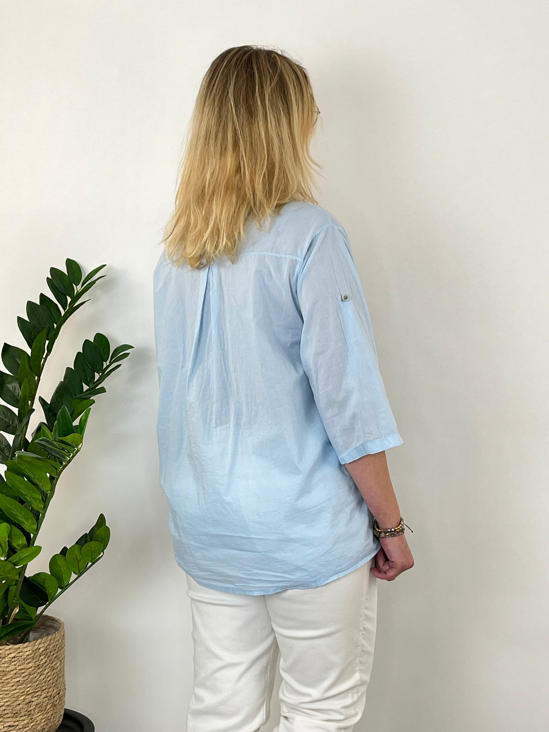 Bluse mit Stickerei und Paillettenverzierung von Bella Vita - Mode &amp; Lifestyle