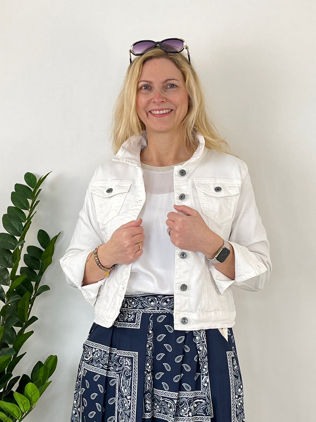 Jeansjacke in klassischer Form, weiß von Bella Vita - Mode & Lifestyle