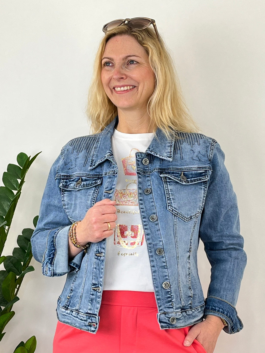 Jeansjacke mit Paillettenverzierung, blue denim von Bella Vita - Mode & Lifestyle