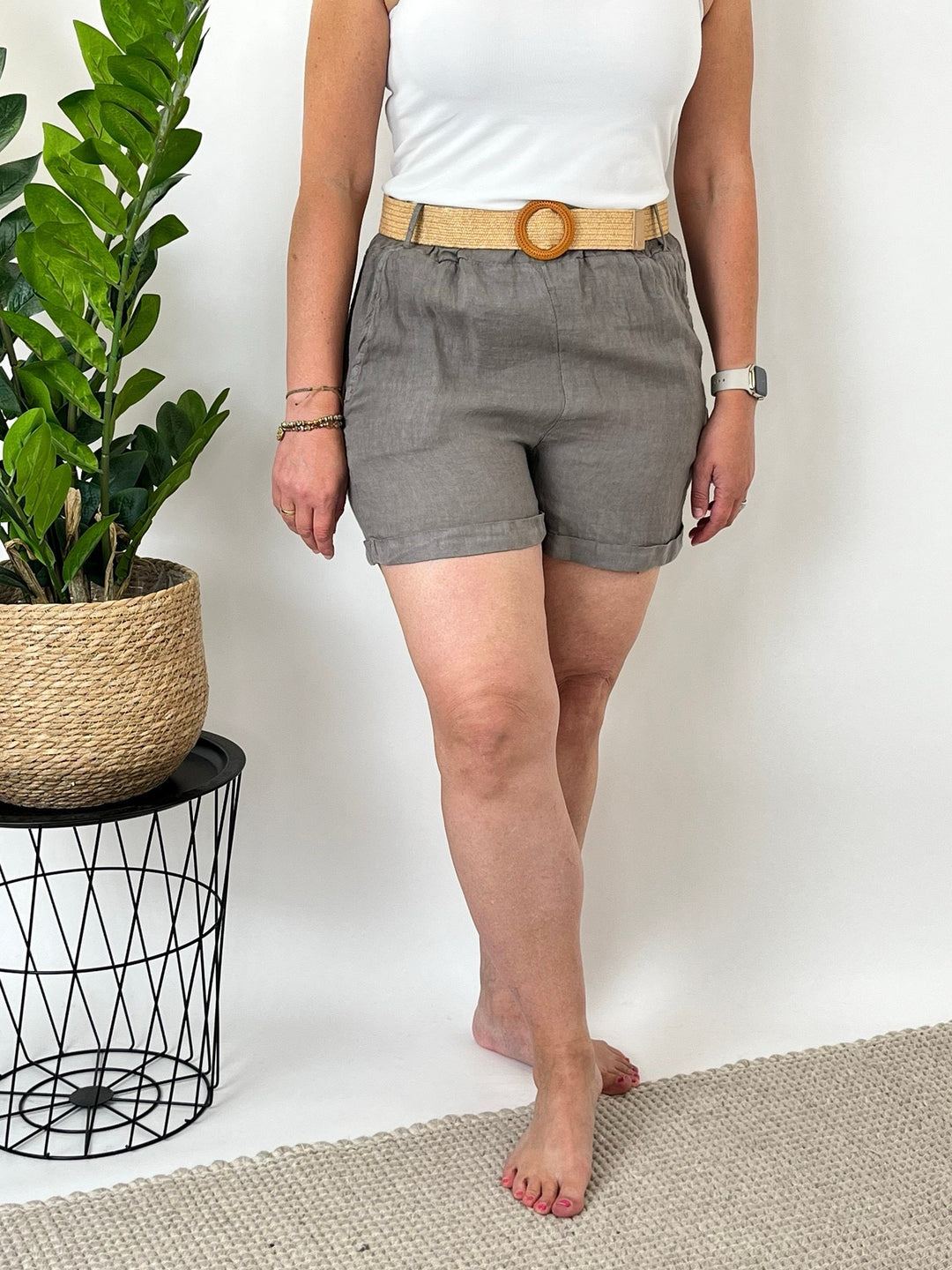 Leinenshorts mit Ziergürtel, taupe von Bella Vita - Mode & Lifestyle