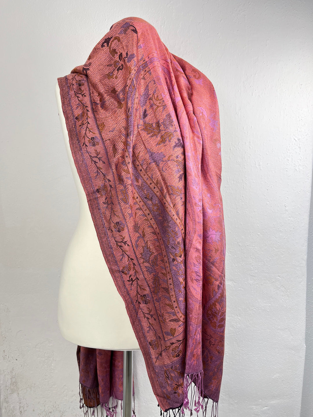 Jacquardschal aus Maulbeerseide, floral von Bella Vita - Mode & Lifestyle