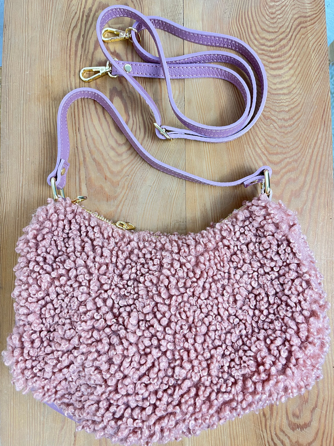 Halbmondtasche mit Fellimitat, rosenholz von Bella Vita - Mode & Lifestyle