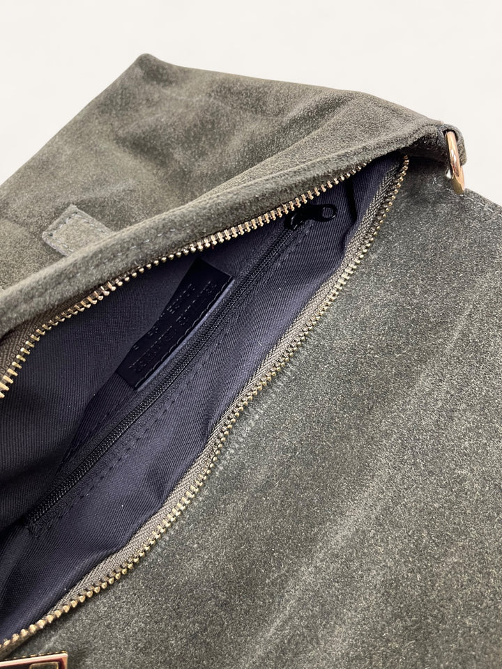 Wildleder-Tasche mit Überschlag, khaki von Bella Vita - Mode & Lifestyle