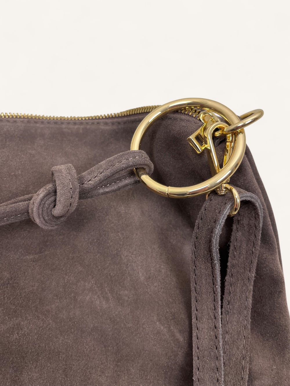 Wildleder-Tasche mit Goldringen, braun von Bella Vita - Mode & Lifestyle