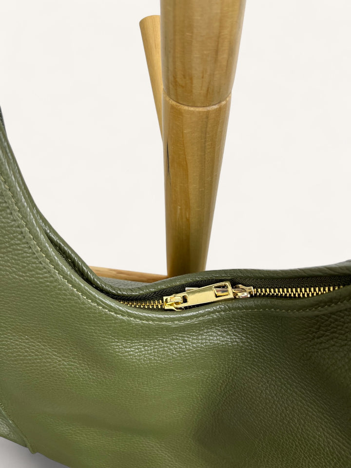 Schultertasche mit Ziernähten, khaki von Bella Vita - Mode & Lifestyle