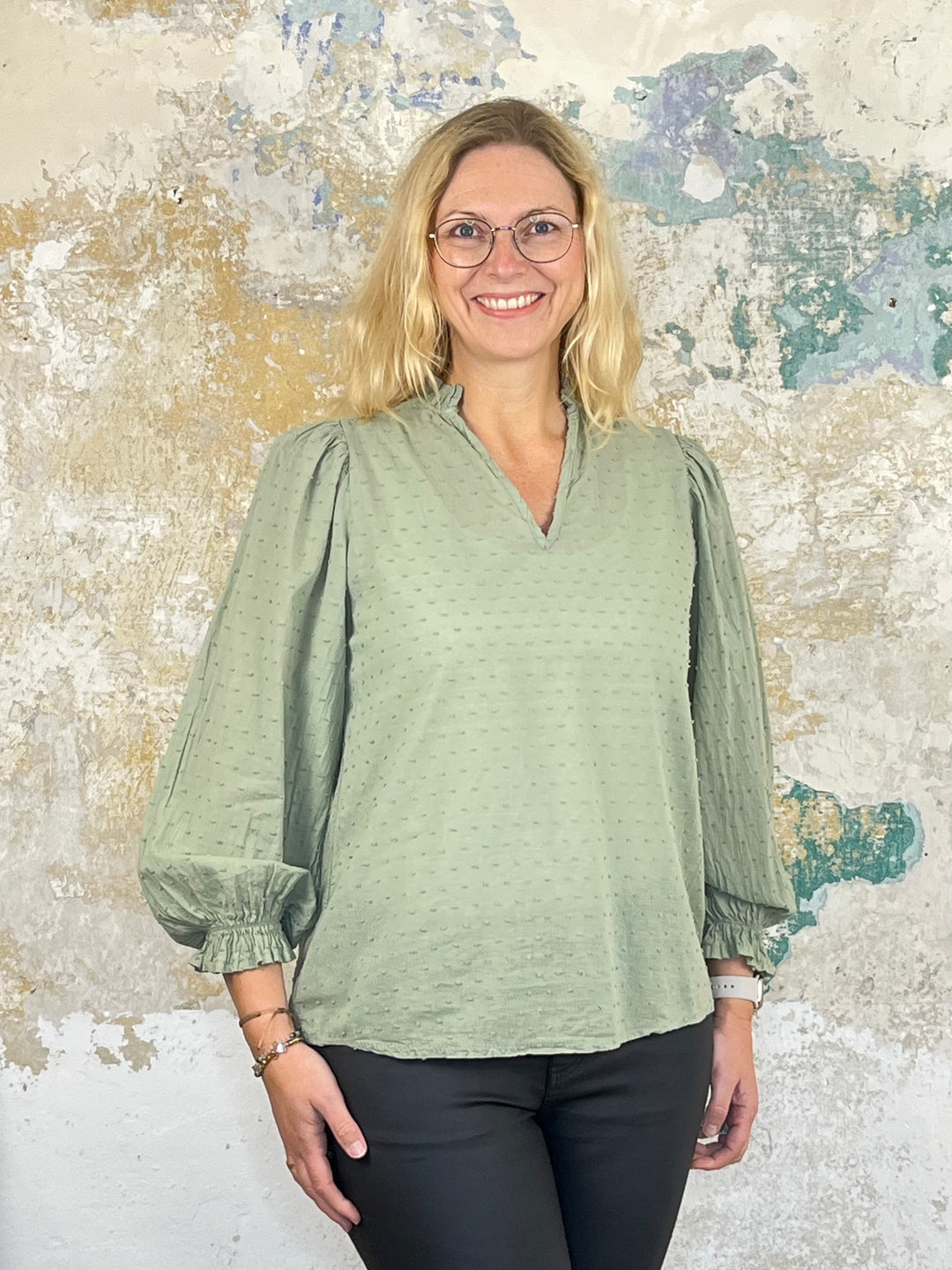 Bluse mit Tupfen, khaki von Bella Vita - Mode & Lifestyle
