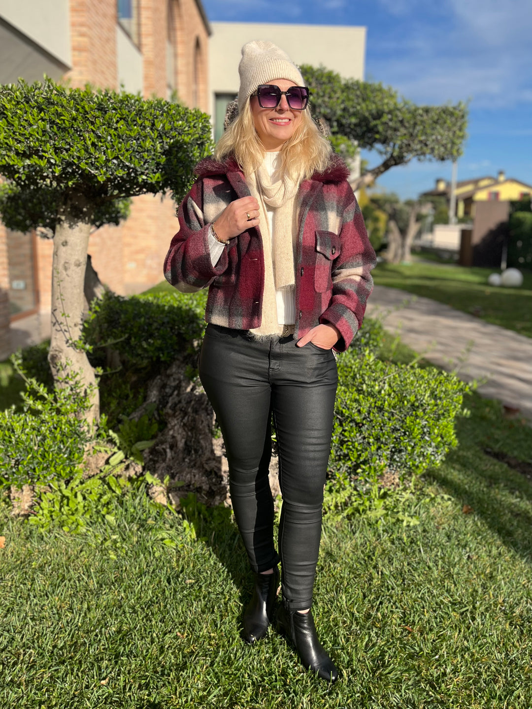 Karojacke mit Fellimitatkragen, bordeaux von Bella Vita - Mode & Lifestyle