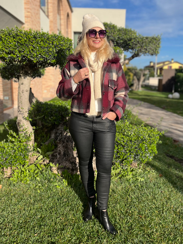 Karojacke mit Fellimitatkragen, bordeaux von Bella Vita - Mode & Lifestyle