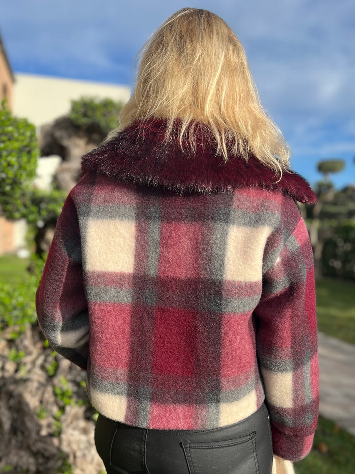 Karojacke mit Fellimitatkragen, bordeaux von Bella Vita - Mode & Lifestyle