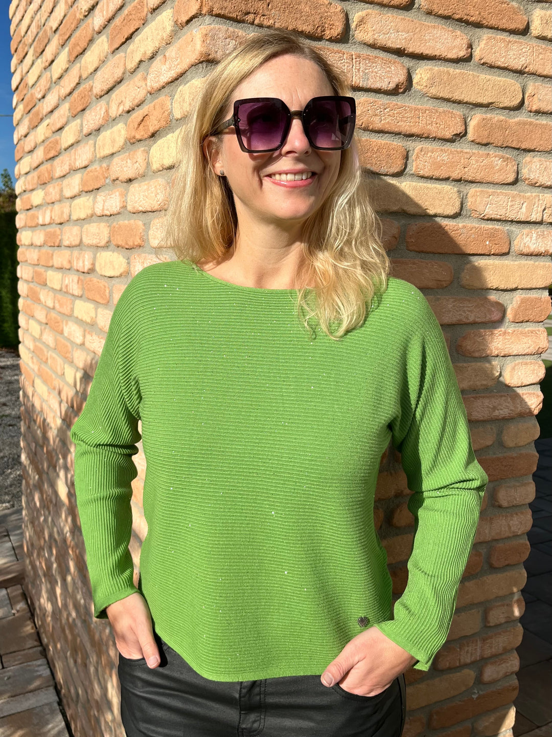 Pullover mit Pailletten, grün von Bella Vita - Mode & Lifestyle