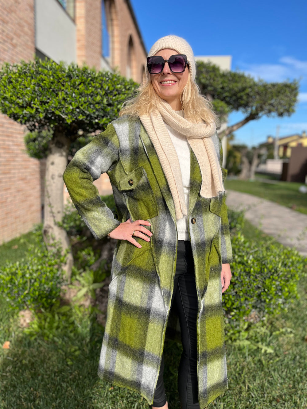 Mantel in Wolloptik, grau-grün von Bella Vita - Mode & Lifestyle