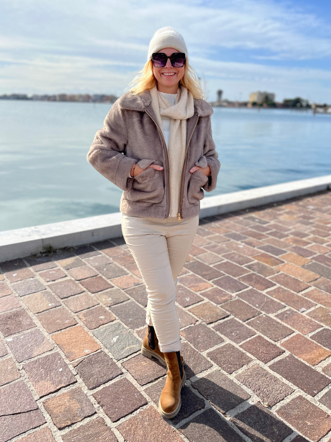 Fellimitatjacke, taupe von Bella Vita - Mode & Lifestyle