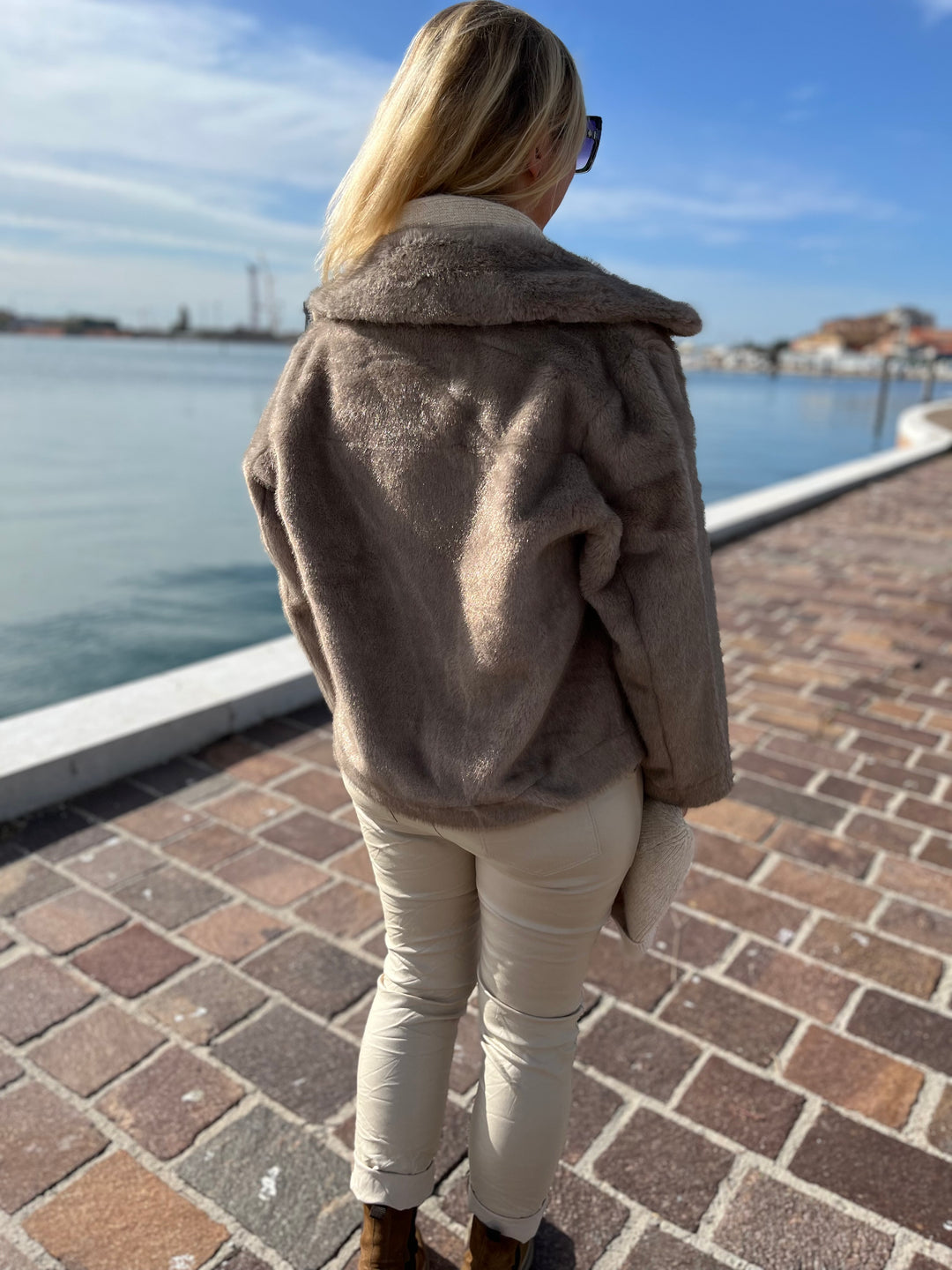Fellimitatjacke, taupe von Bella Vita - Mode & Lifestyle