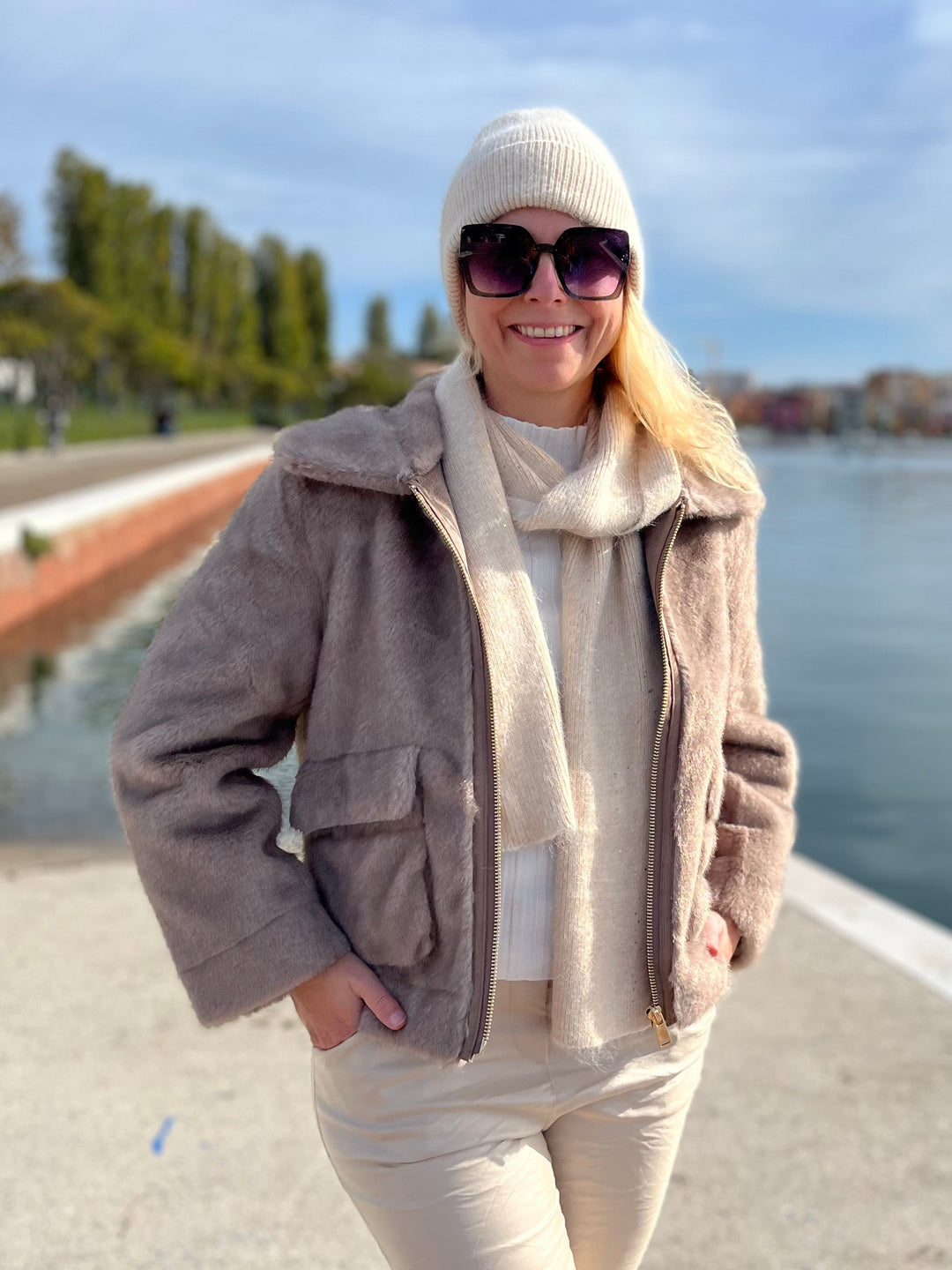 Fellimitatjacke, taupe von Bella Vita - Mode & Lifestyle