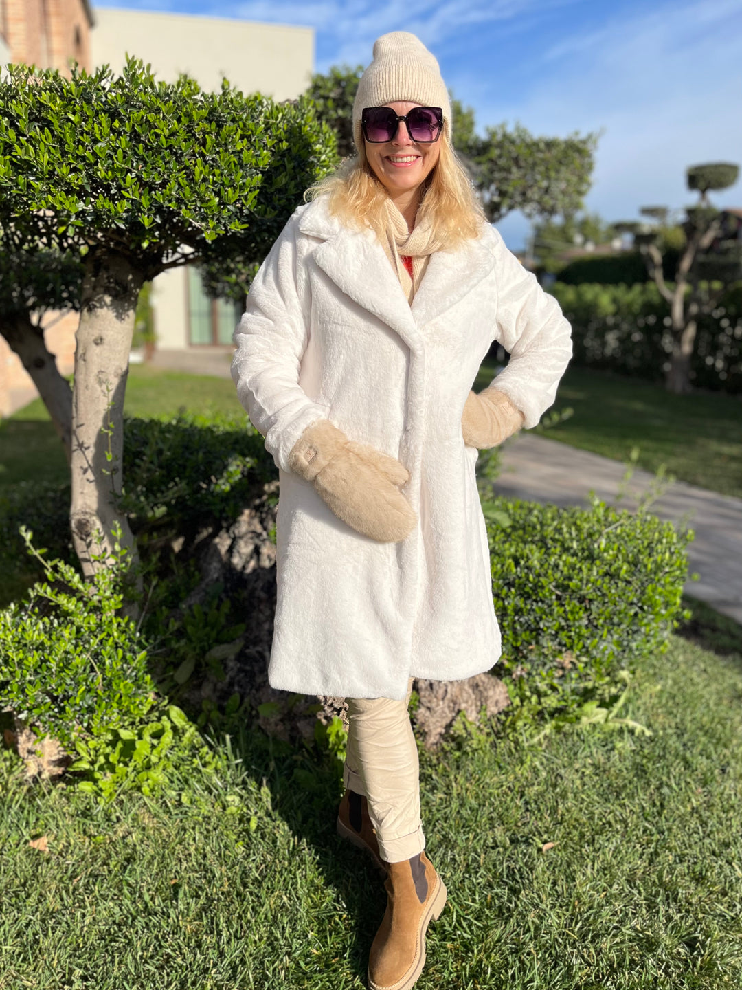 Plüschmantel mit Druckknöpfen, ecru von Bella Vita - Mode & Lifestyle