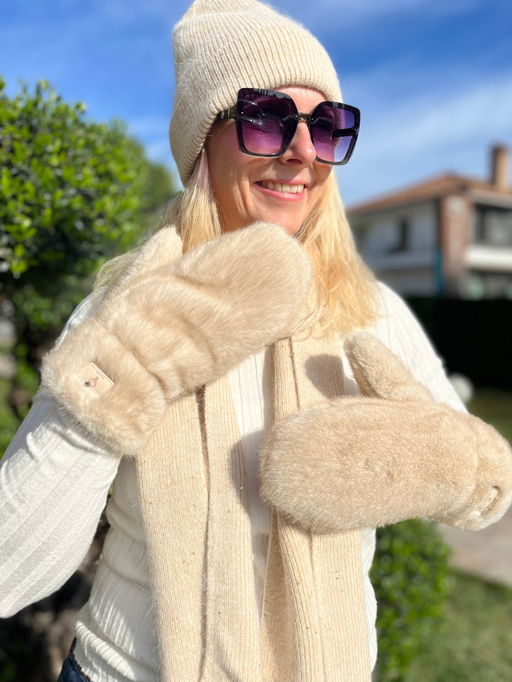 Fäustlinge aus Fellimitat, ecru von Bella Vita - Mode & Lifestyle