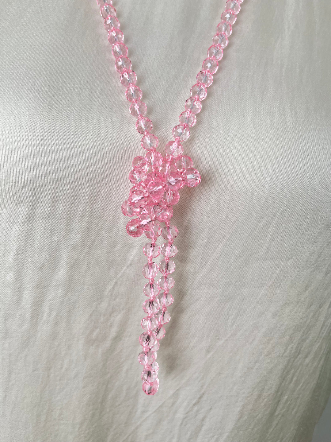 Kette aus Glassteinen, rosa