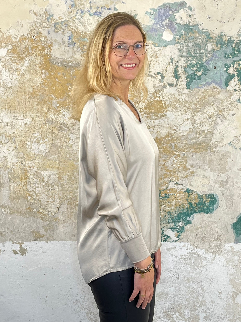 Langarm-Shirt mit Seide, stein von Bella Vita - Mode & Lifestyle