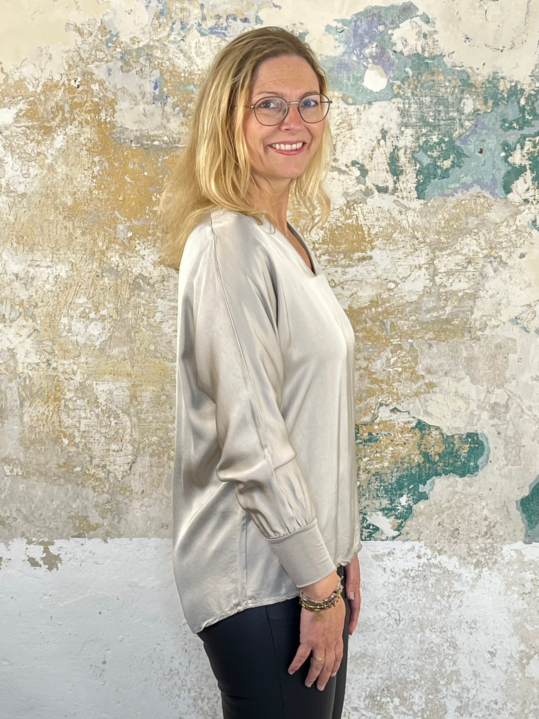 Langarm-Shirt mit Seide, stein von Bella Vita - Mode & Lifestyle