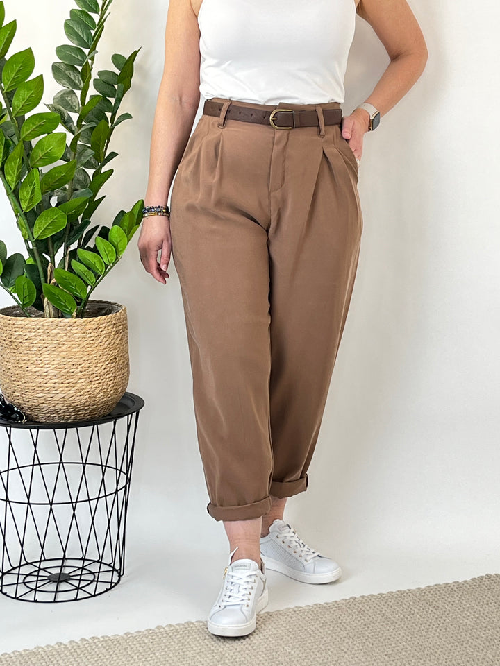 Bundfaltenhose mit Ziergürtel, cognac von Bella Vita - Mode &amp; Lifestyle