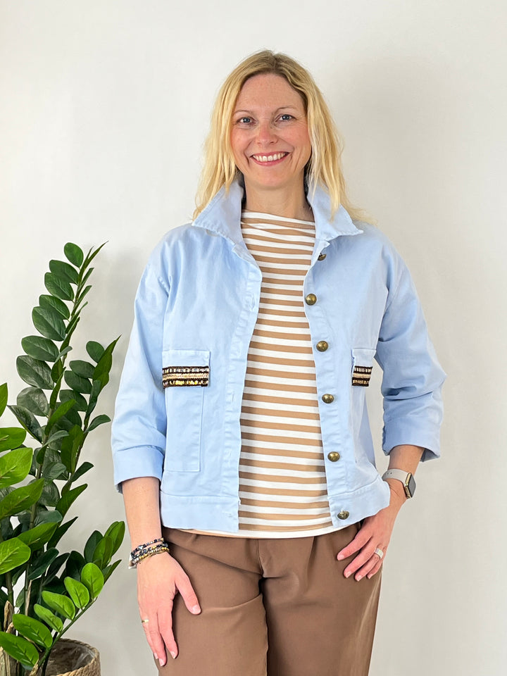 Oversize Jacke mit Zierband, hellblau von Bella Vita - Mode &amp; Lifestyle