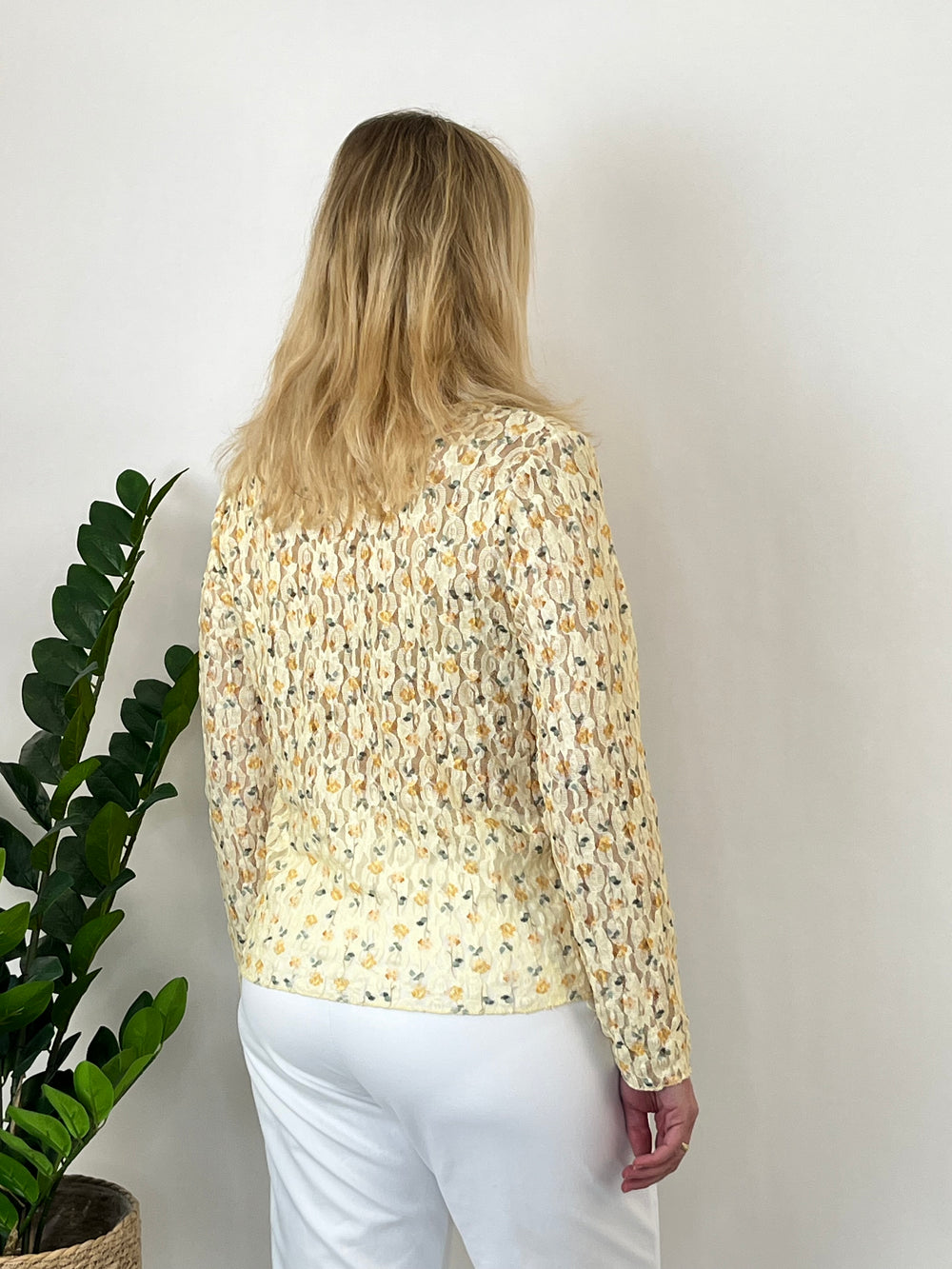Spitzenshirt mit floralem Druck, vanillegelb von Bella Vita - Mode & Lifestyle