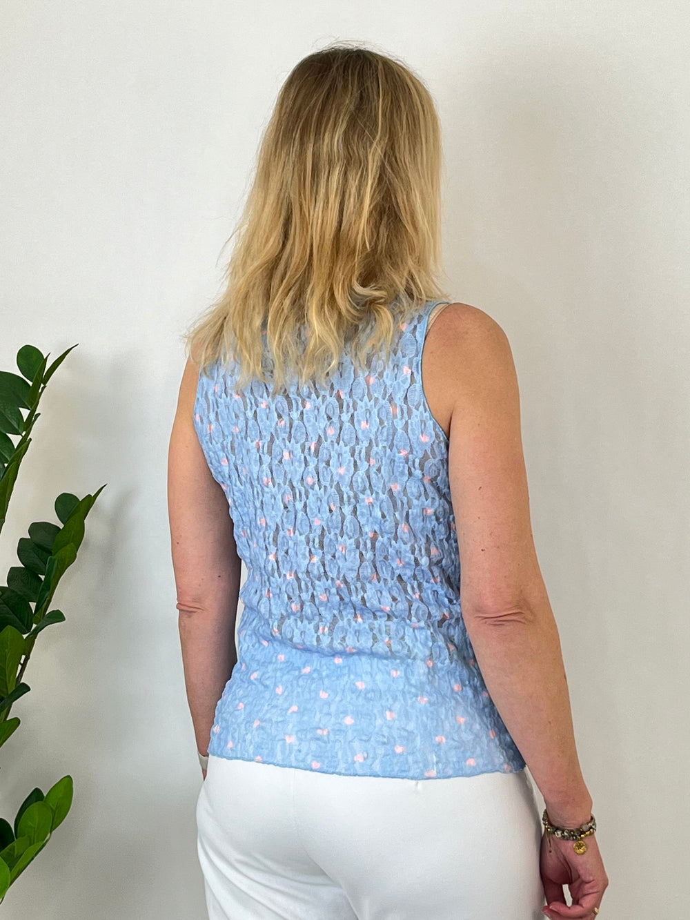 Spitzentop mit Alloverdruck "Herzen", hellblau von Bella Vita - Mode & Lifestyle