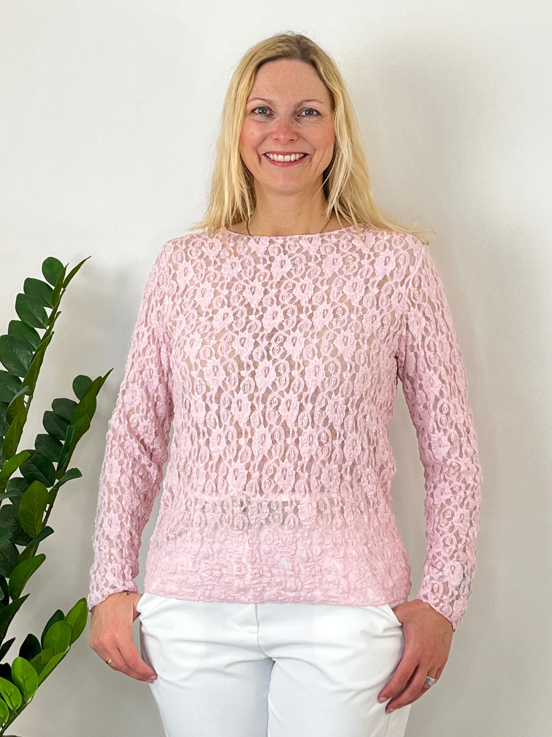 Spitzenshirt mit Rundhals, rosa von Bella Vita - Mode & Lifestyle