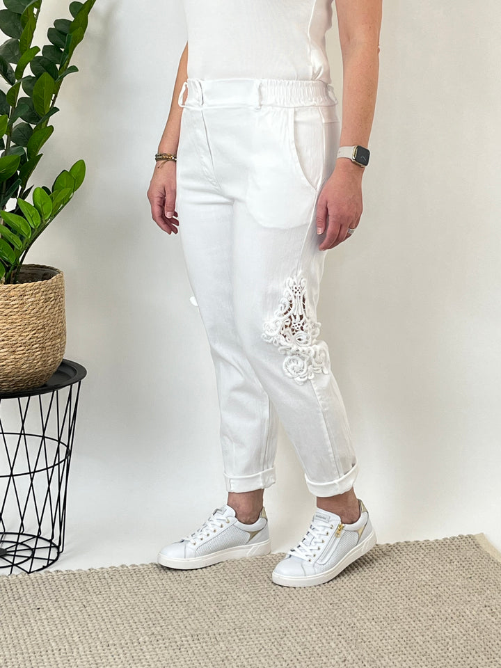 Jogpant mit Spitzeneinsatz, weiß von Bella Vita - Mode &amp; Lifestyle