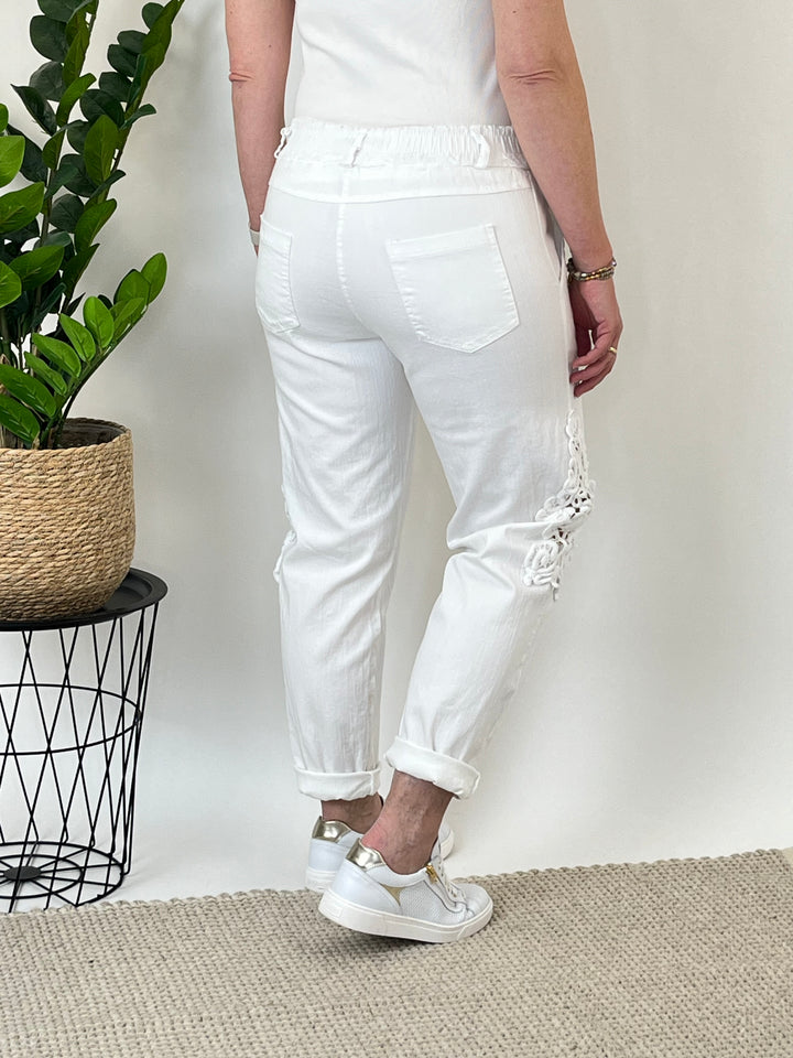 Jogpant mit Spitzeneinsatz, weiß von Bella Vita - Mode &amp; Lifestyle