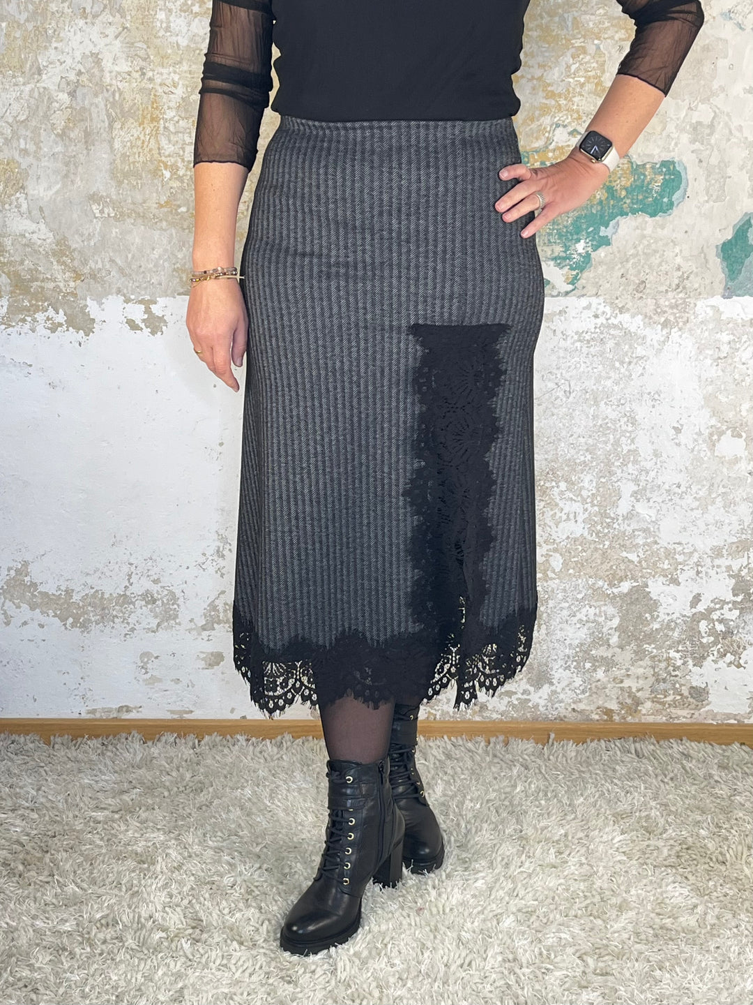 Rock mit Spitzenbesatz, anthrazit von Bella Vita - Mode & Lifestyle