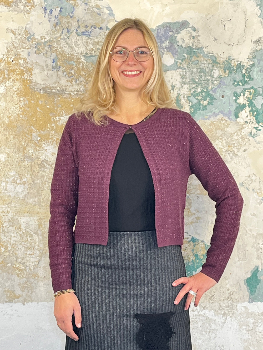 Cardigan mit Glitzerfaden, bordeaux von Bella Vita - Mode & Lifestyle