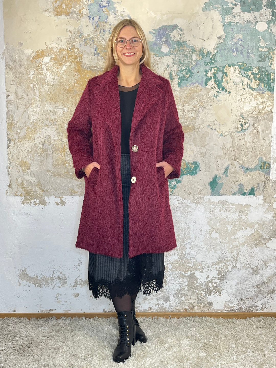 Mantel in Flauschoptik, bordeaux von Bella Vita - Mode & Lifestyle