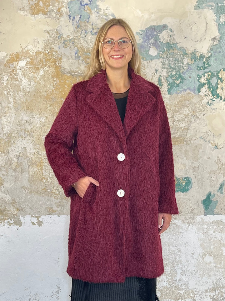 Mantel in Flauschoptik, bordeaux von Bella Vita - Mode & Lifestyle