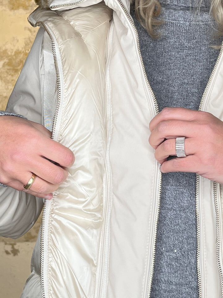 Steppjacke mit Kapuze und Fellimitat, ecru von Bella Vita - Mode & Lifestyle