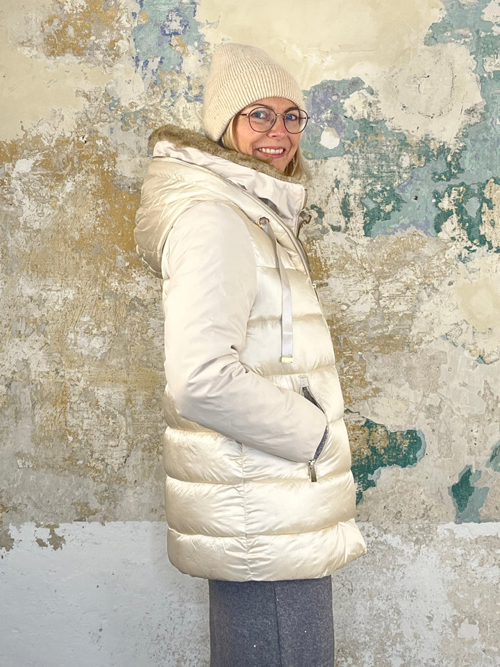 Steppjacke mit Kapuze und Fellimitat, ecru von Bella Vita - Mode & Lifestyle