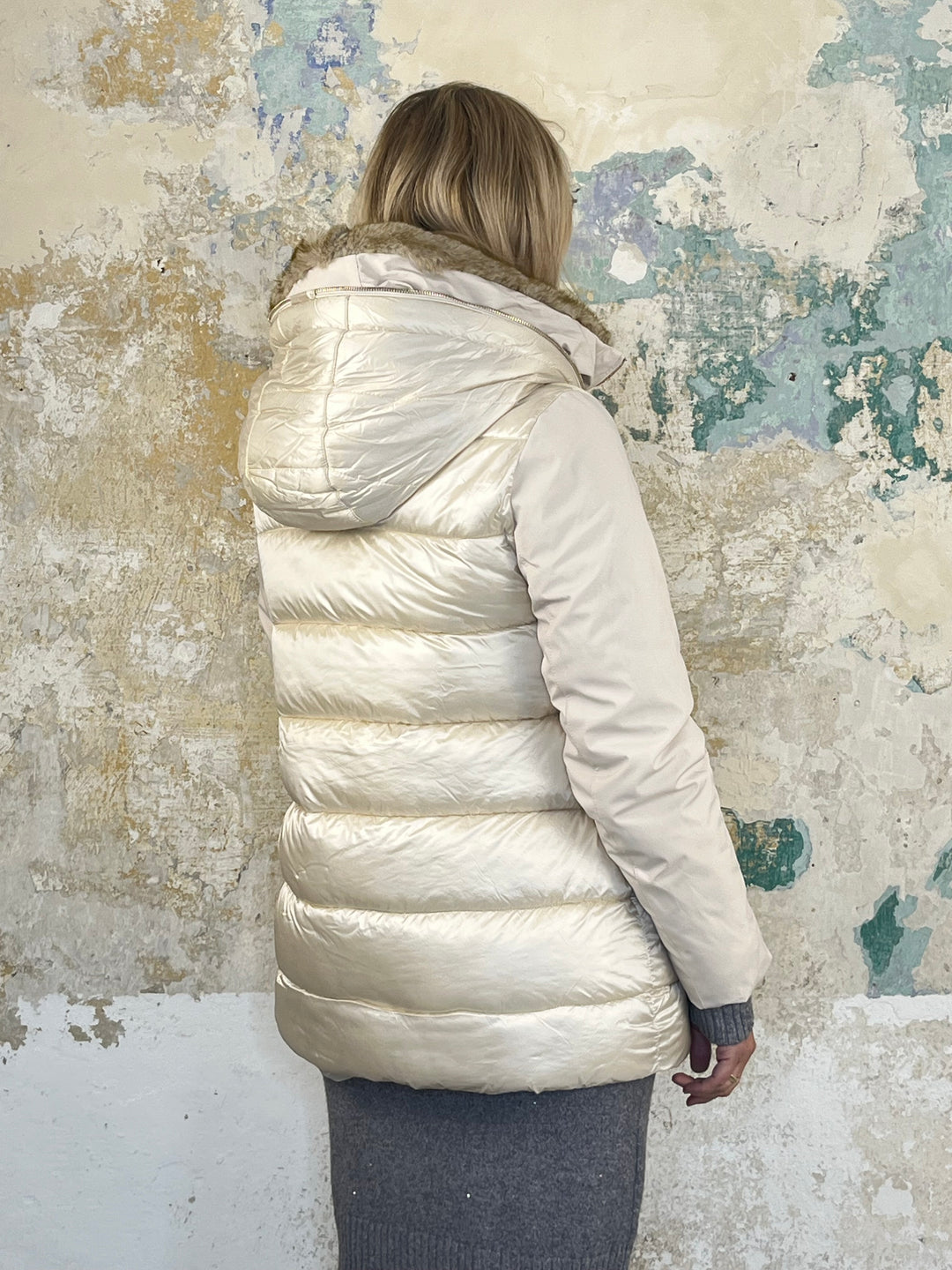 Steppjacke mit Kapuze und Fellimitat, ecru von Bella Vita - Mode & Lifestyle