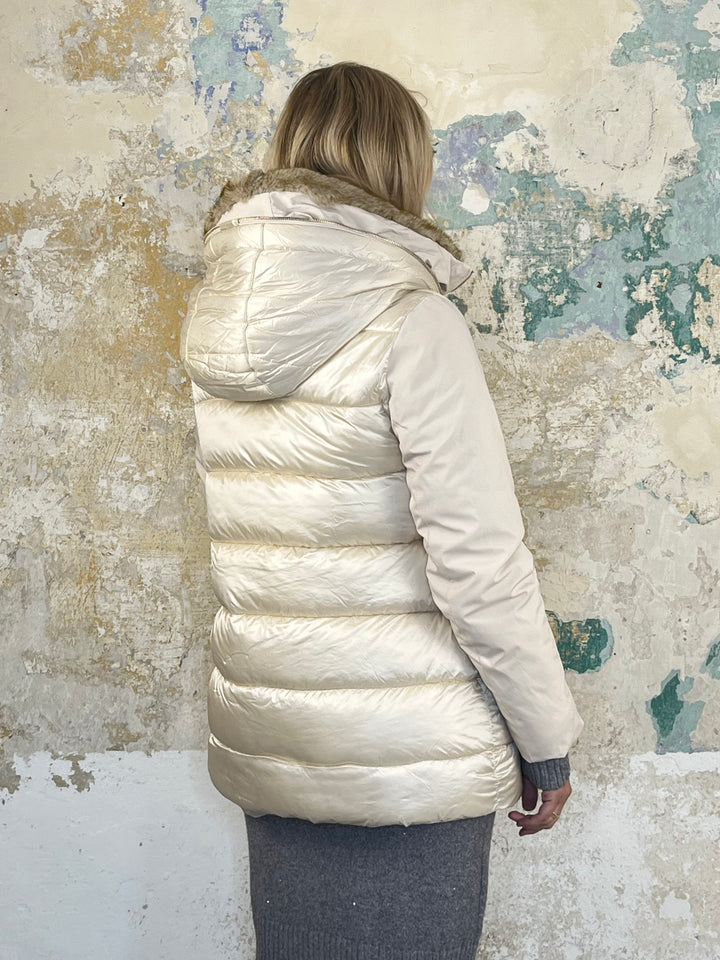 Steppjacke mit Kapuze und Fellimitat, ecru von Bella Vita - Mode & Lifestyle
