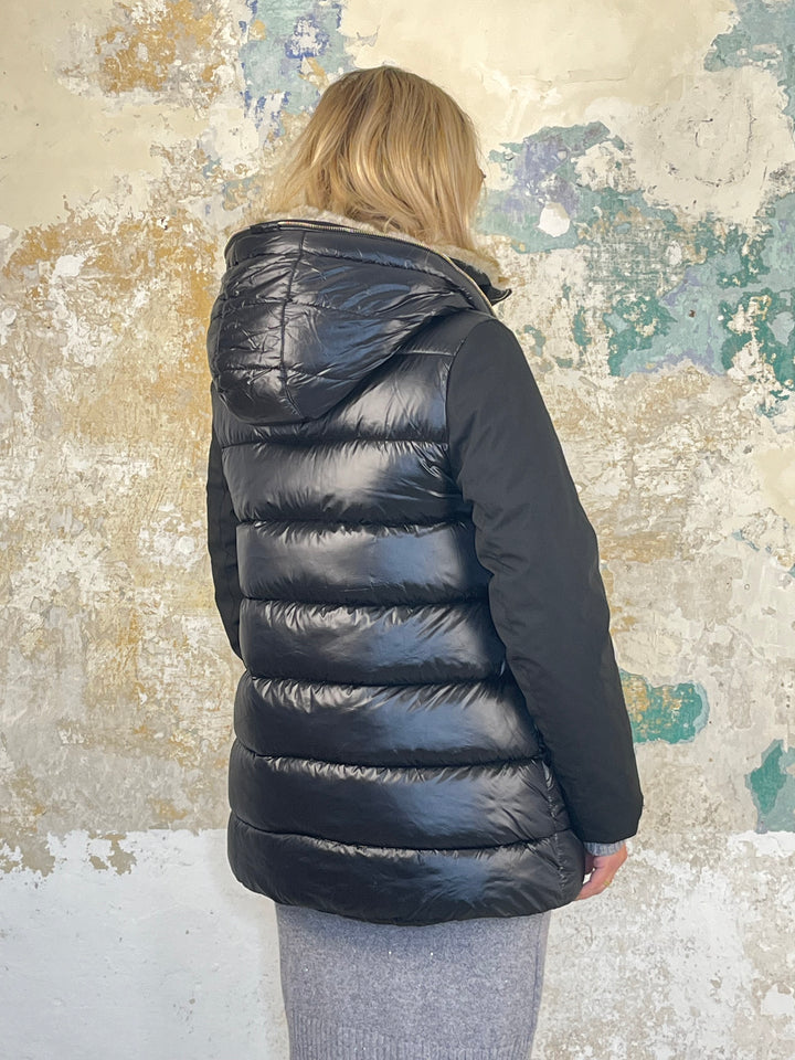 Steppjacke mit Kapuze und Fellimitat, schwarz von Bella Vita - Mode & Lifestyle