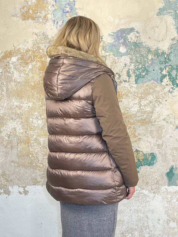 Steppjacke mit Kapuze und Fellimitat, taupe von Bella Vita - Mode & Lifestyle