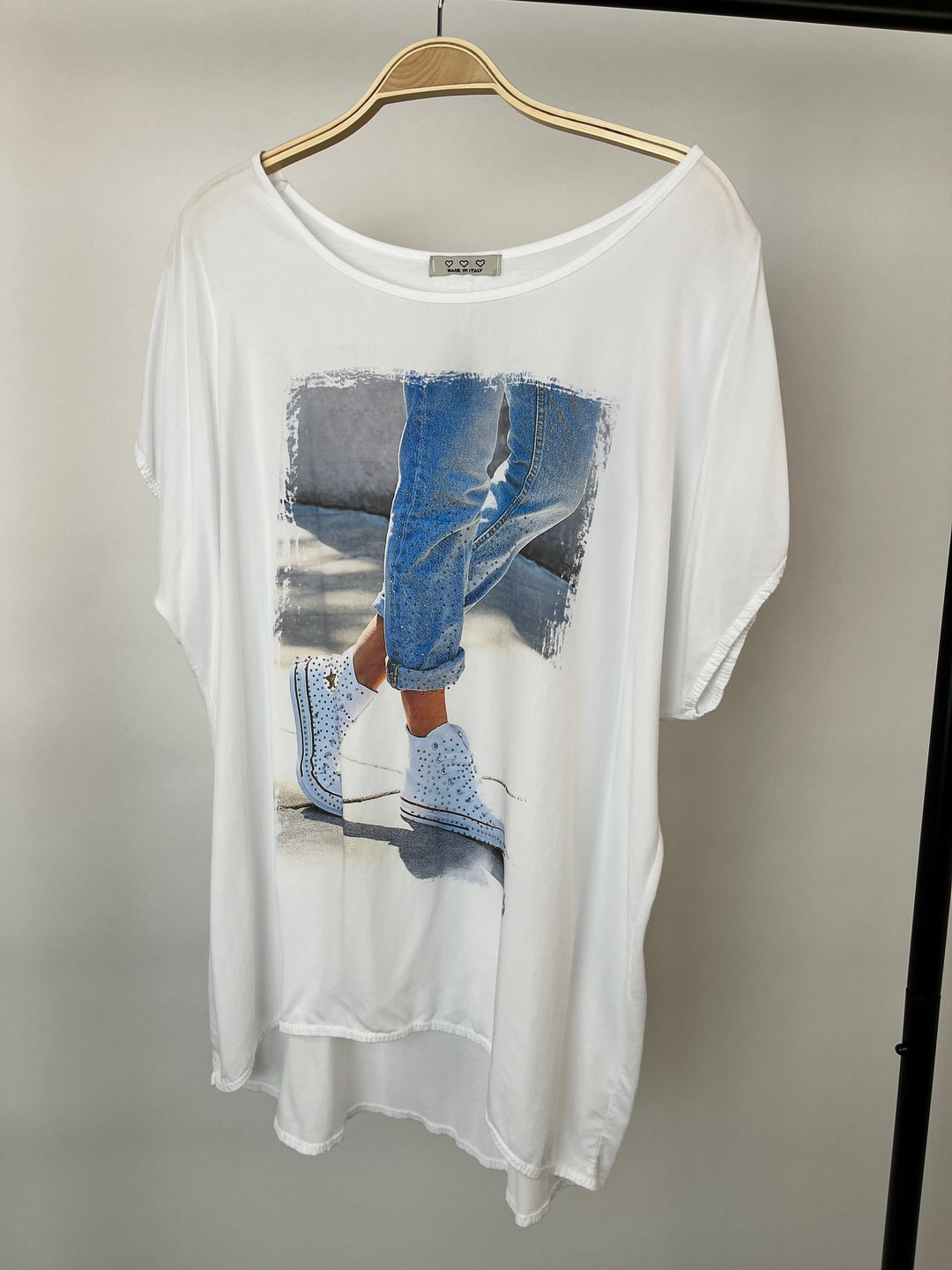 Shirt „Sneaker“ mit Glitzersteinchen, blau von Bella Vita - Mode &amp; Lifestyle