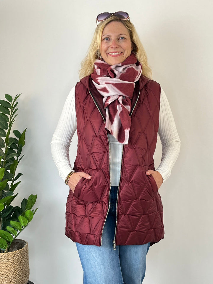 Gilet lungo trapuntato con cappuccio, bordeaux