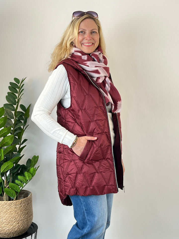 Gilet lungo trapuntato con cappuccio, bordeaux