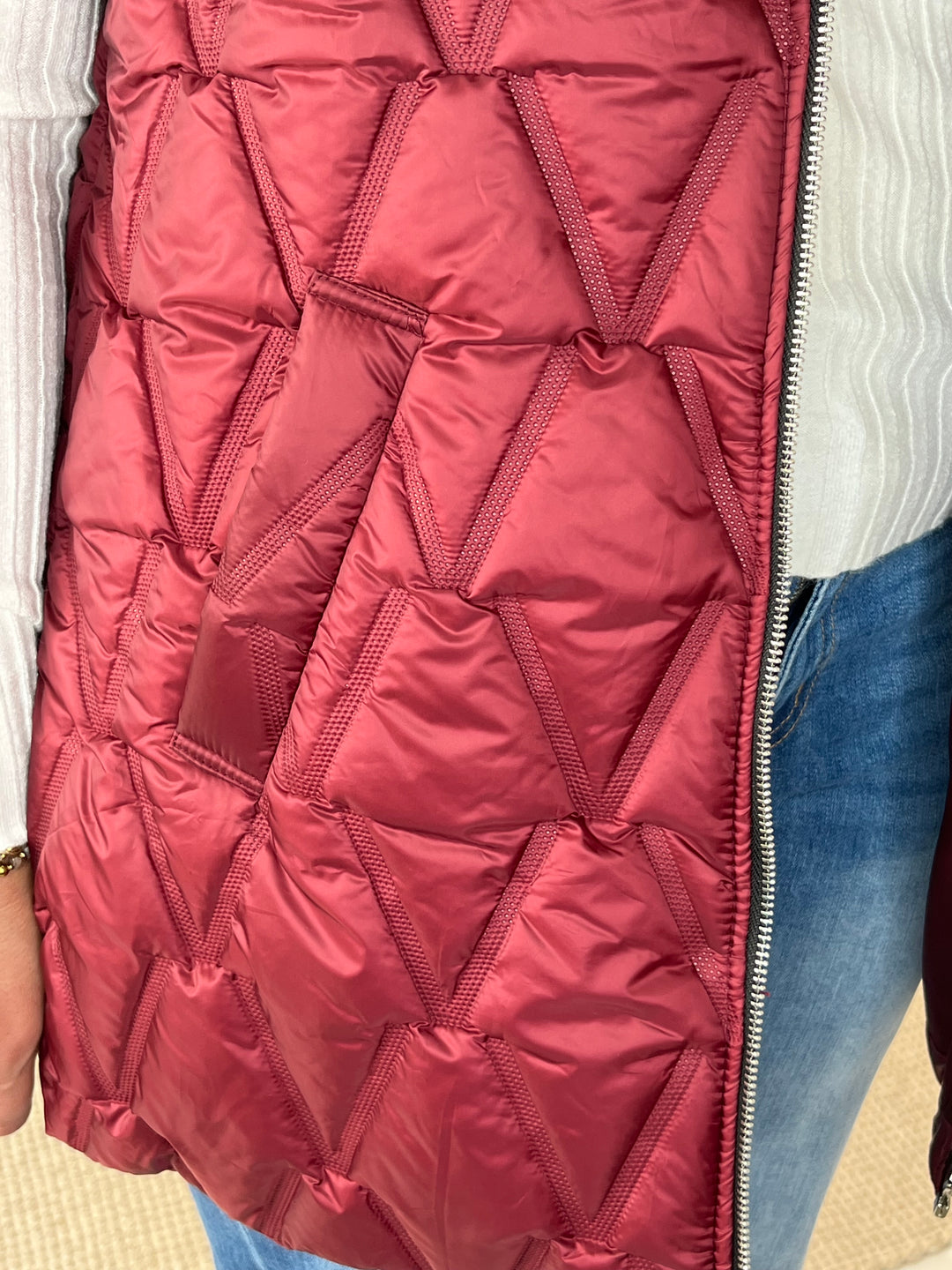 Gilet lungo trapuntato con cappuccio, bordeaux
