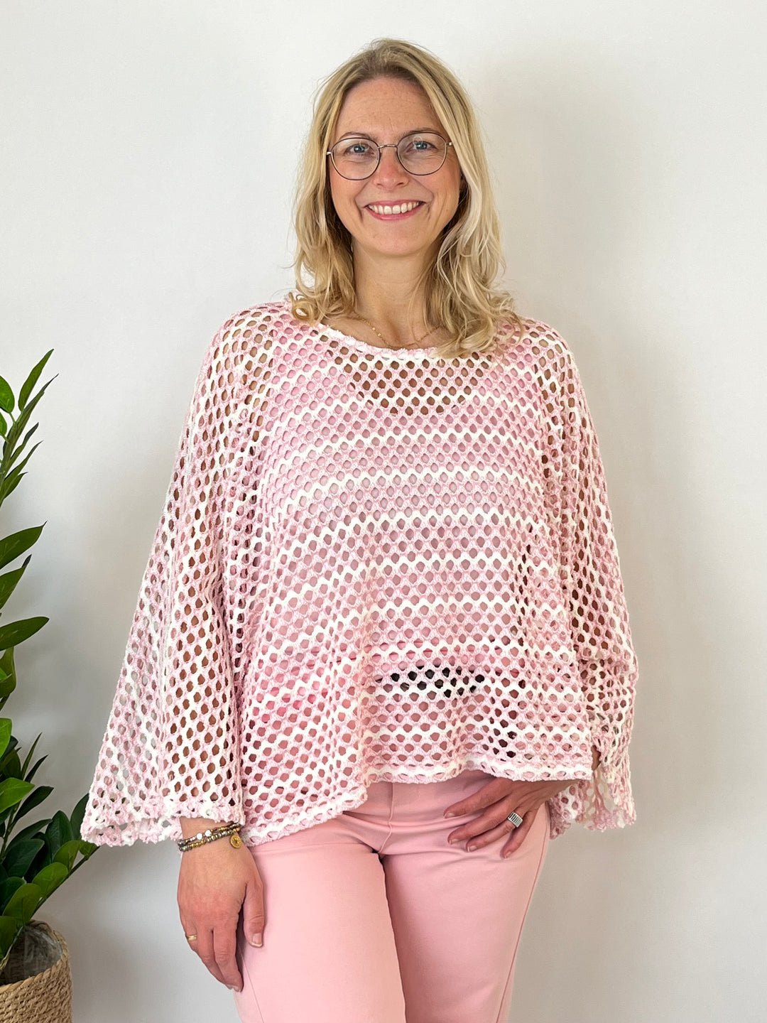 Netzshirt zweifarbig mit Trompetenärmeln, rosa von Bella Vita - Mode & Lifestyle