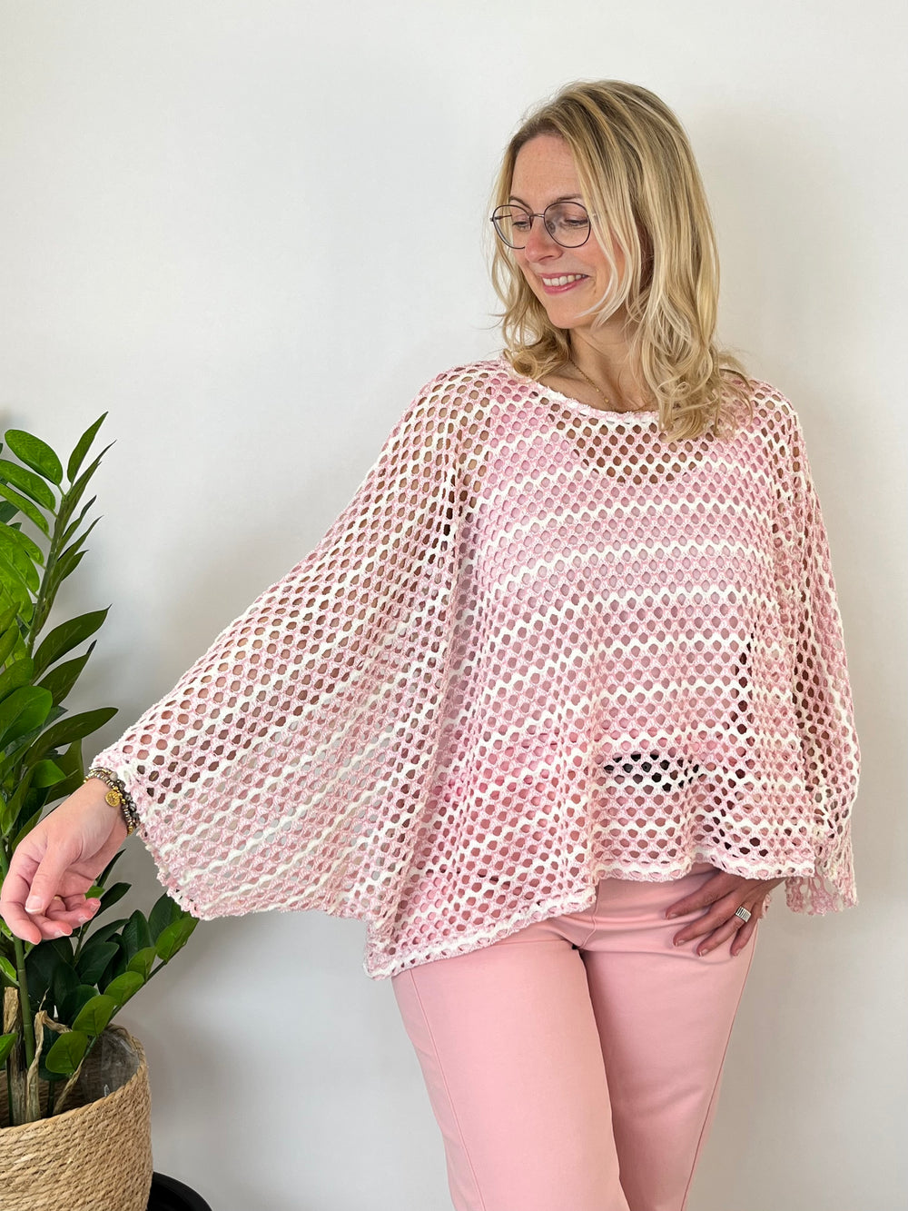 Netzshirt zweifarbig mit Trompetenärmeln, rosa von Bella Vita - Mode & Lifestyle