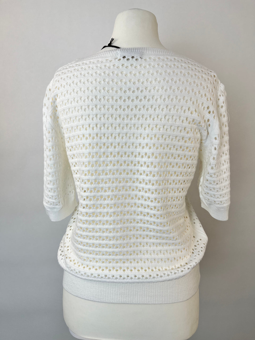 Lochstrickpullover mit floralem Print, weiß-rosa von Bella Vita - Mode &amp; Lifestyle