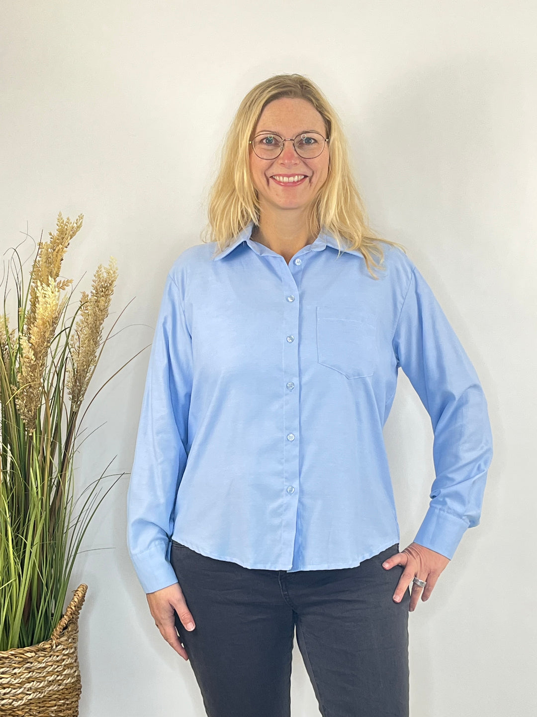 Bluse, klassische Form, hellblau von Bella Vita - Mode & Lifestyle