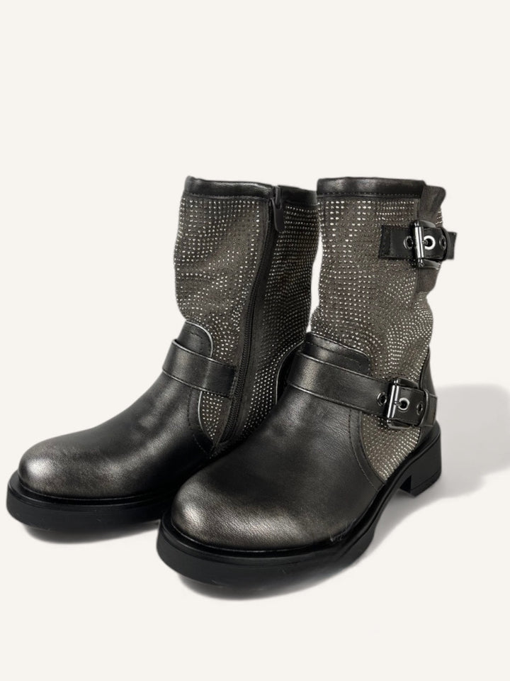 Boots mit Nietenbesatz, anthrazit von Bella Vita - Mode & Lifestyle