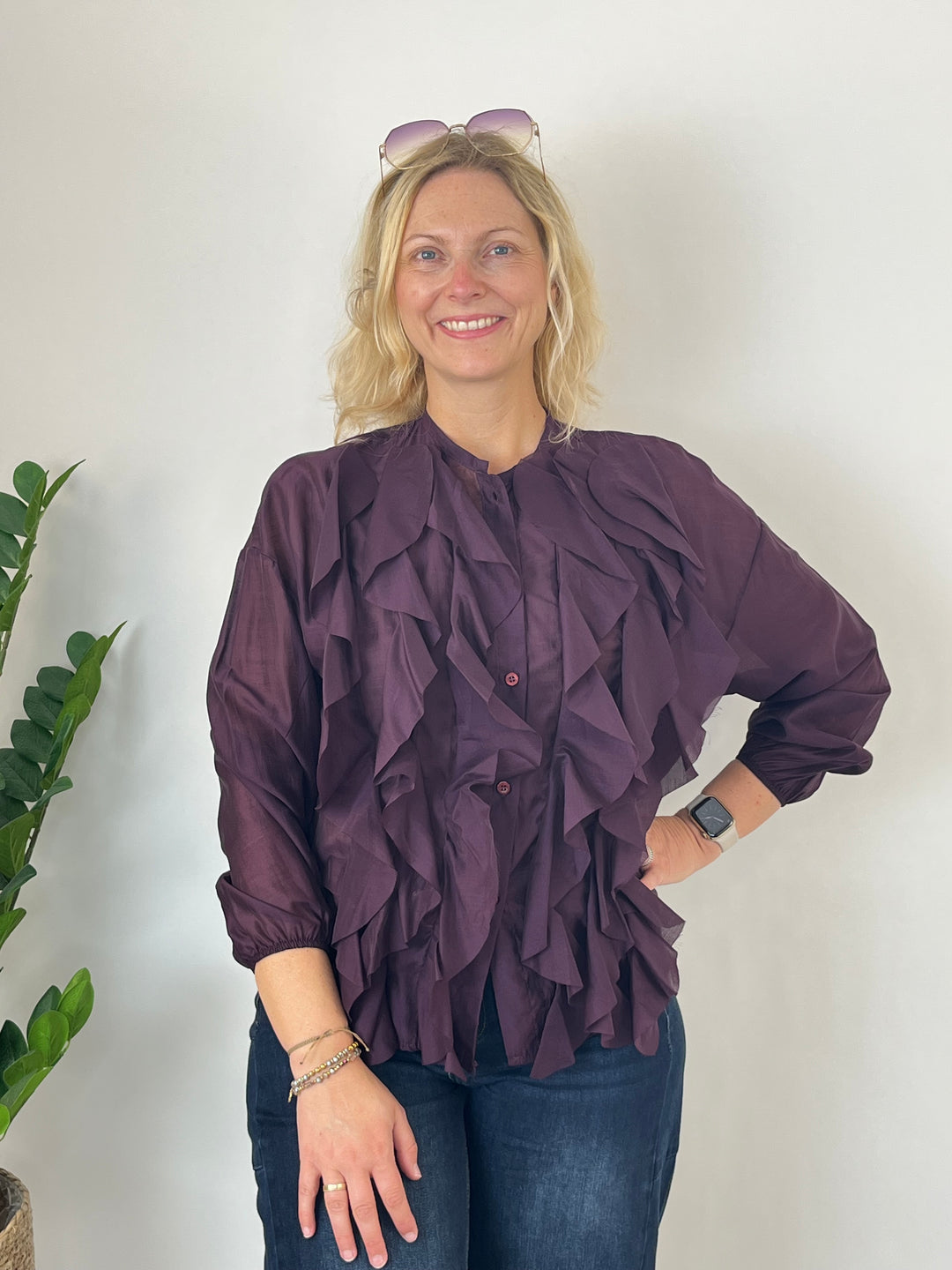Blouse with ruffles, burgundy